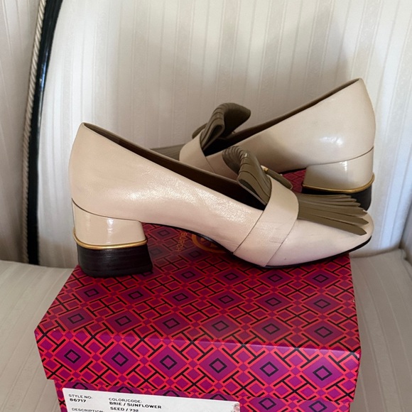 Tory Burch Cream and Tan Leather Loafers with Fringe - Picture 5 of 7